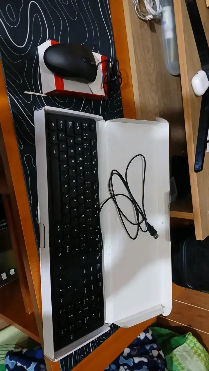 Teclado y mouse USB con cable - 1