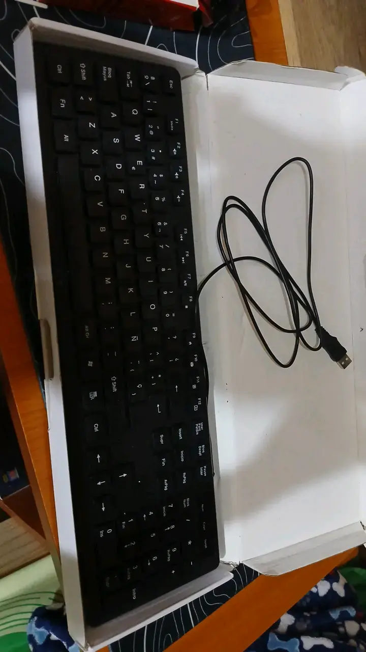 Teclado y mouse USB con cable - 3