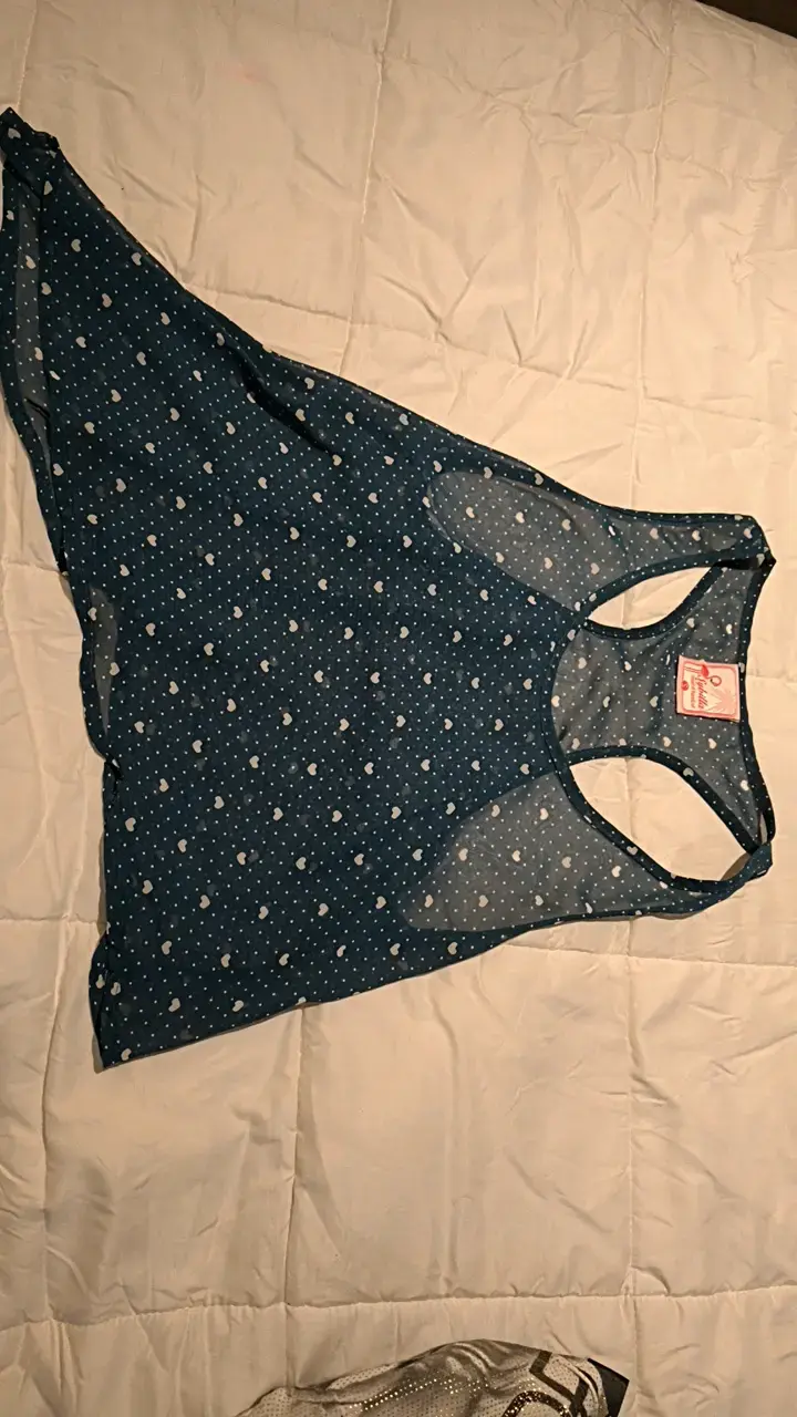 Polera gasa sin mangas azul con corazones - 2