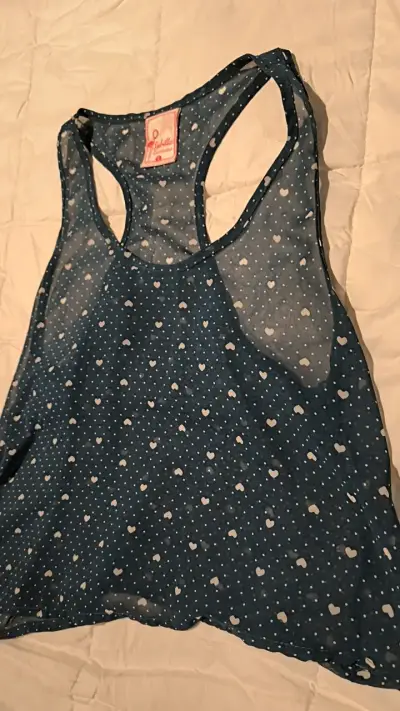 Polera gasa sin mangas azul con corazones - miniatura 3