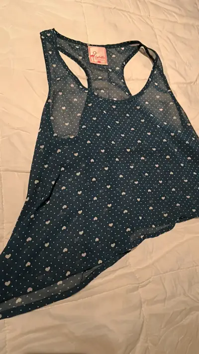 Polera gasa sin mangas azul con corazones - miniatura 4