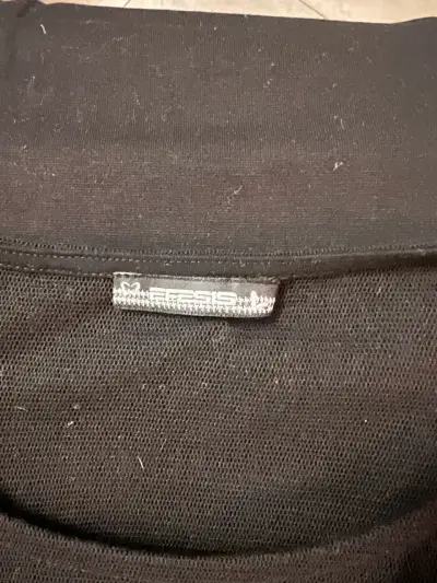 Polera negra EFESIS con transparencia - miniatura 3