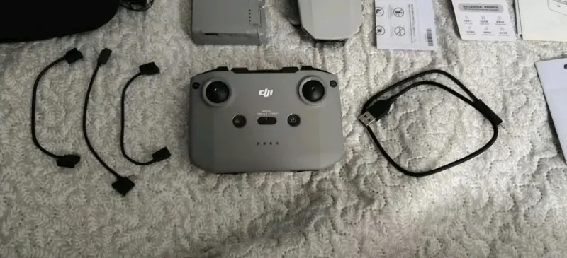 Drone DJI Mini 4K con accesorios completos - 3