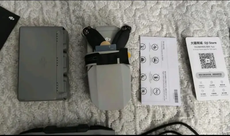 Drone DJI Mini 4K con accesorios completos - 4