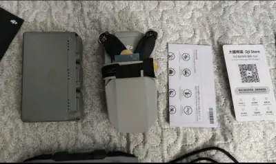 Drone DJI Mini 4K con accesorios completos - miniatura 4