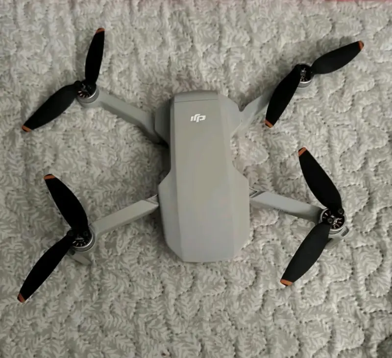 Drone DJI Mini 4K con accesorios completos - 6