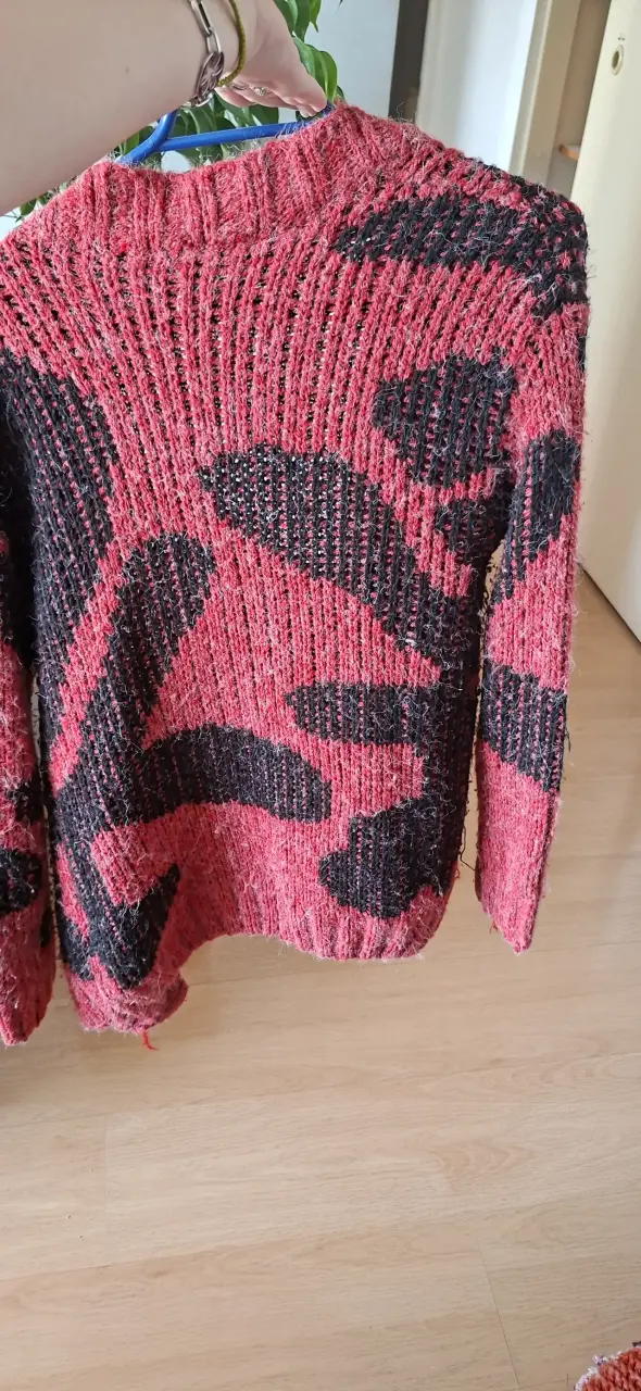 Suéter de punto rojo y negro para mujer
