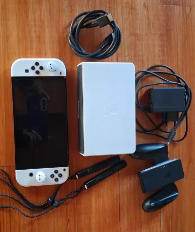 Consola Nintendo Switch con juegos Zelda y Minecraft - miniatura 1