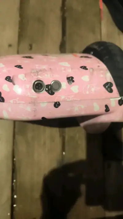 Hoverboard rosa con diseño de corazones - miniatura 2