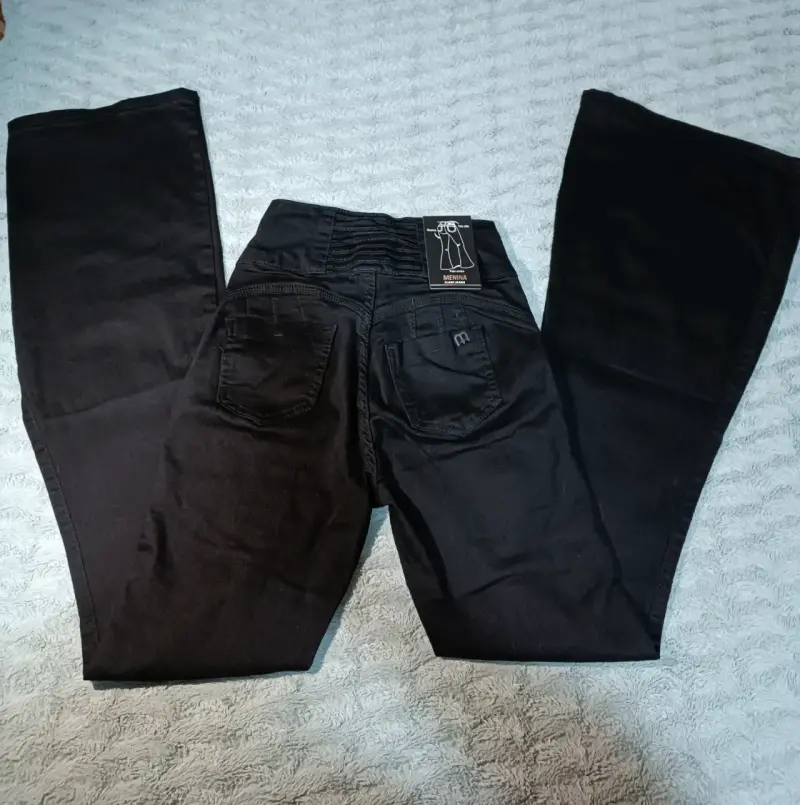 Pantalones acampanados negros de mezclilla para mujer - 3