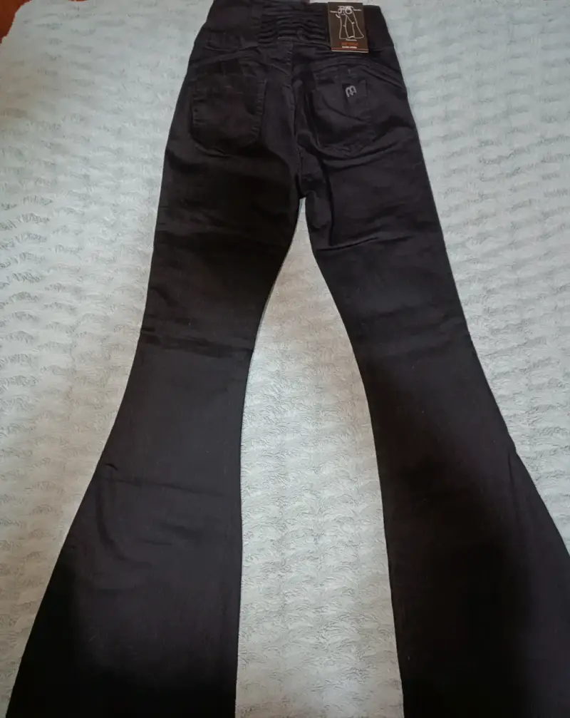 Pantalones acampanados negros de mezclilla para mujer - 4