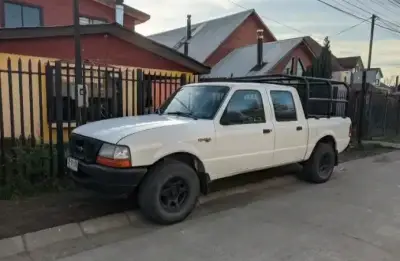 Camioneta Ford Ranger 2004 en buen estado - miniatura 2
