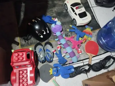 Lote de peluches y juguetes variados - miniatura 2