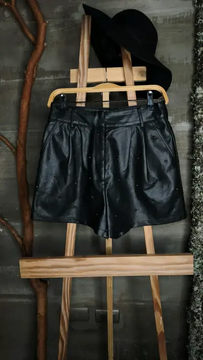 Short simil cuero StudioF - miniatura 1