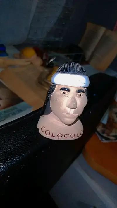 Figura decorativa Colo Colo en cerámica - miniatura 1