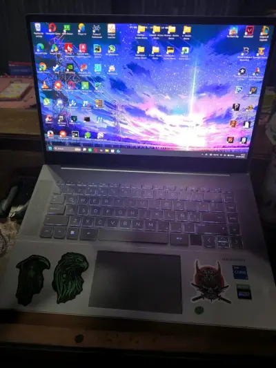 Laptop HP Envy con Intel i7 y NVIDIA Rtx tactil - miniatura 1
