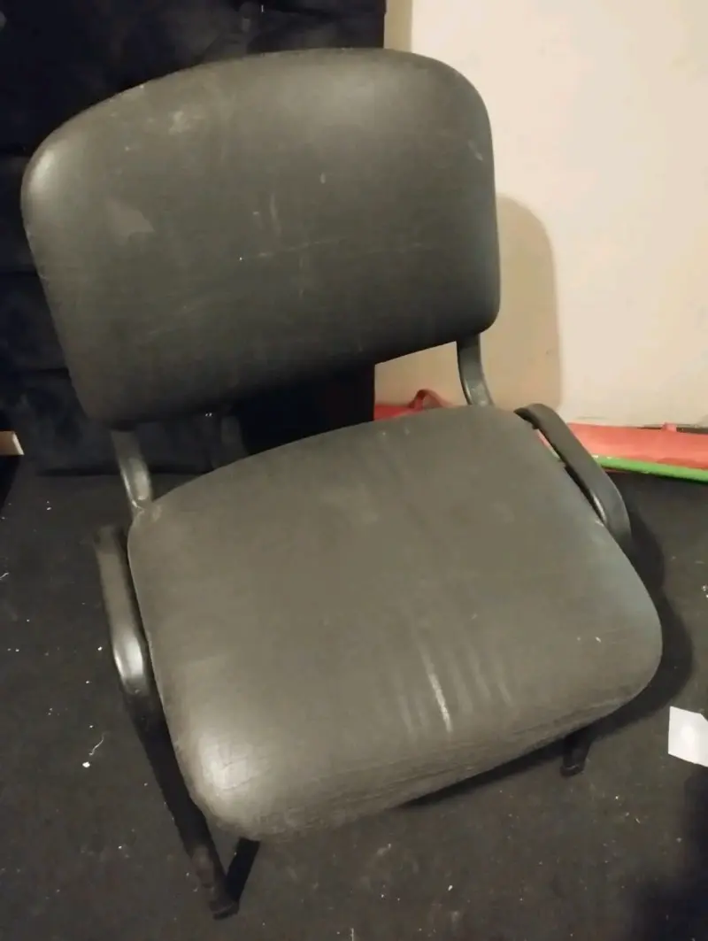 Silla de oficina negra ergonómica