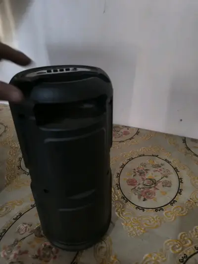 Parlante Bluetooth Philco portátil negro - miniatura 1