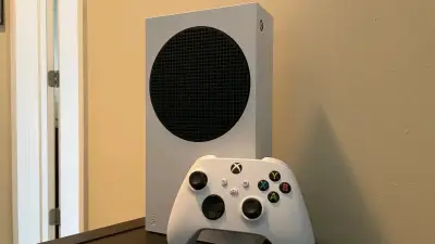 Consola Xbox Series S con control rojo - miniatura 1