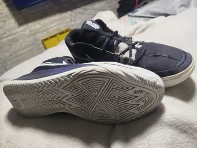 Zapatillas deportivas negras Nike Kyrie 31 cm - miniatura 2