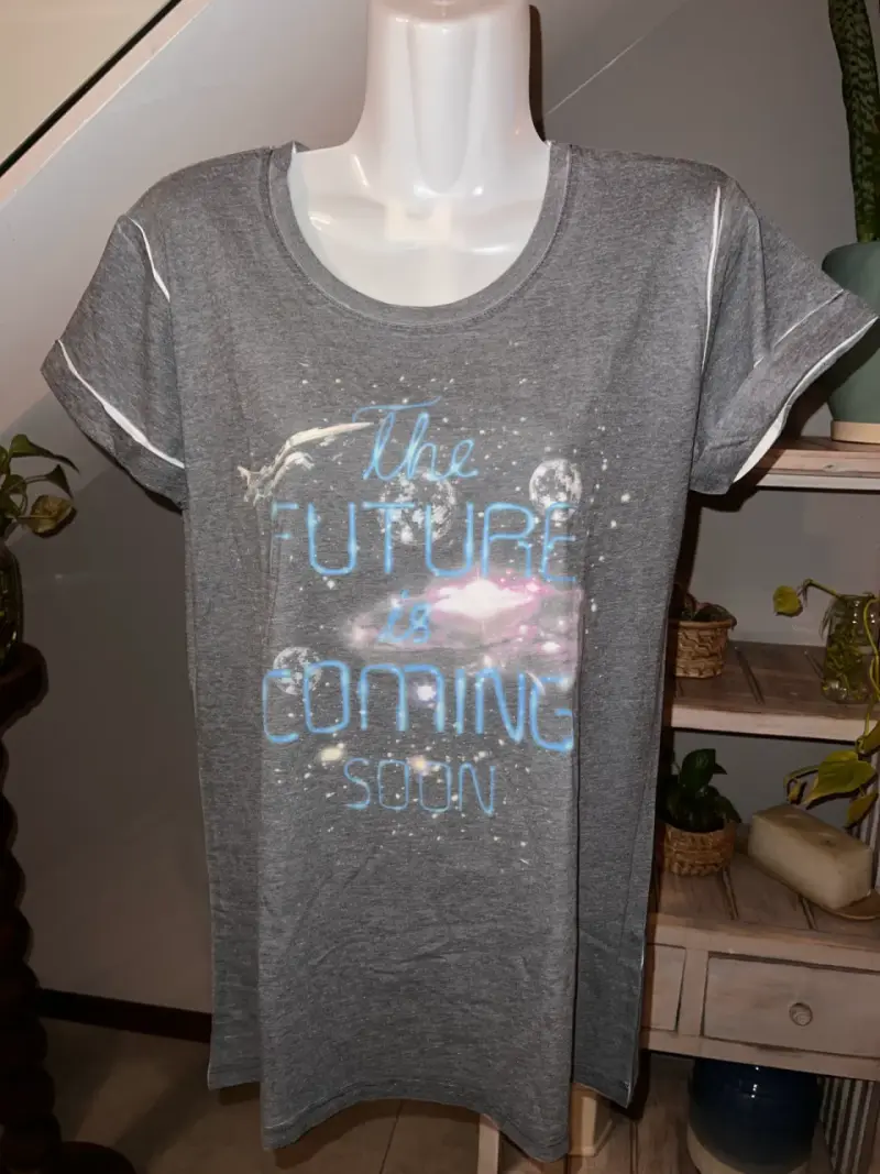 Polera gris con diseño futurista Cotton On - 1