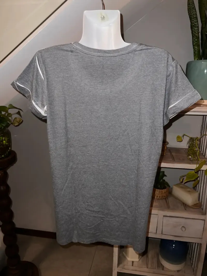 Polera gris con diseño futurista Cotton On - 2