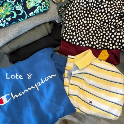 Lote de ropa variada para hombre y mujer - miniatura 2