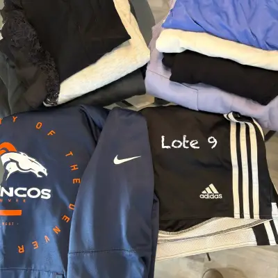 Lote de ropa variada para hombre y mujer - miniatura 3