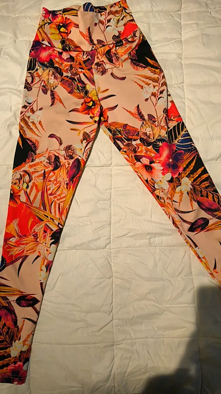 Leggings deportivos con estampado floral vibrante - 1