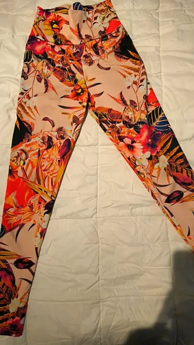 Leggings deportivos con estampado floral vibrante - miniatura 1