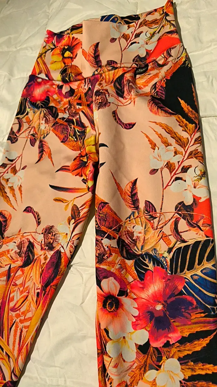 Leggings deportivos con estampado floral vibrante - 3