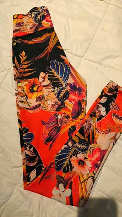 Leggings deportivos con estampado floral vibrante - miniatura 4