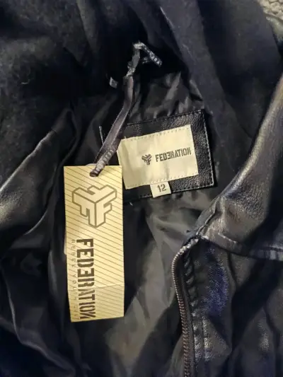 Chaqueta ecocuero con capucha Federation talla 12 - miniatura 3