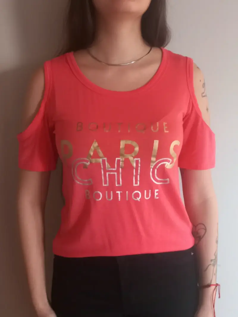 Polera Coral con diseño Paris chic