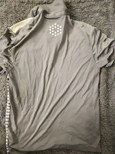 Polera deportiva Puma a rayas gris y naranja - miniatura 2