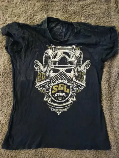 Polera negra con diseño de concierto SGL El Domo - miniatura 1