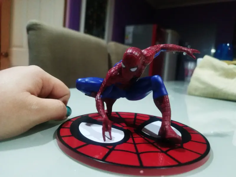 Figura de acción de Spider-Man en pose dinámica - 1