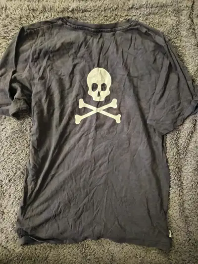 Polera Scalpers gris con diseño de calavera - miniatura 2