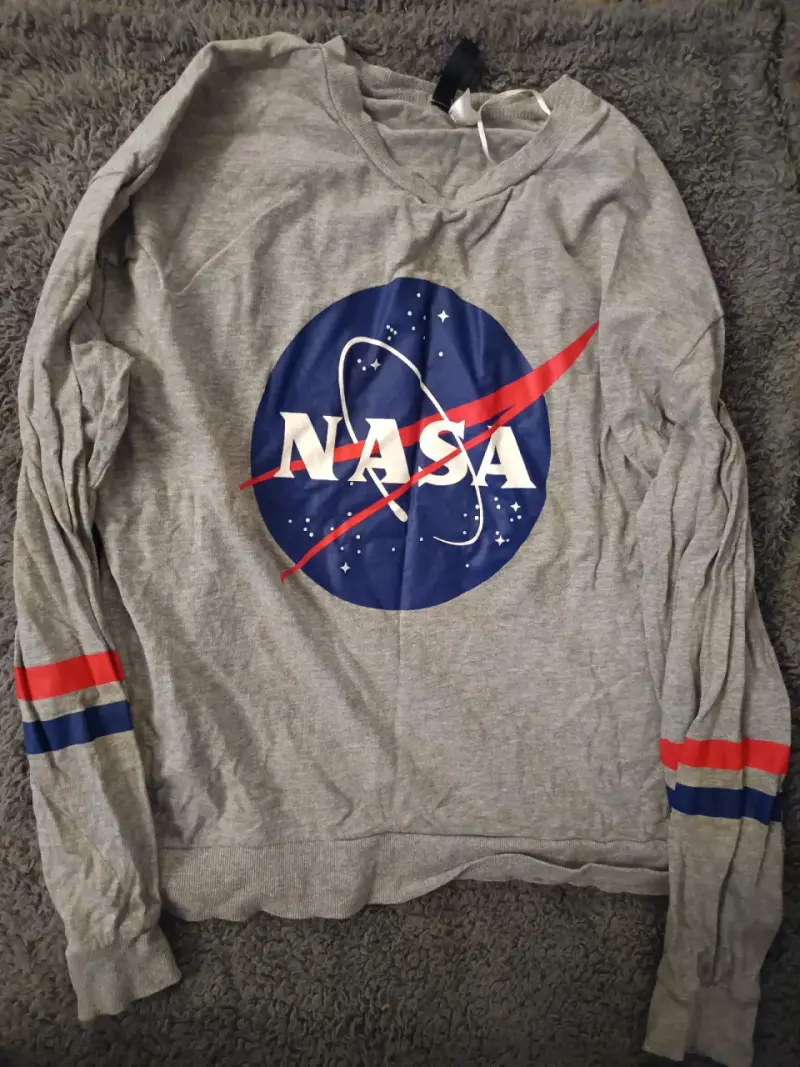 Poleron verano manga larga gris con logo NASA - 1