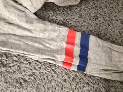 Poleron verano manga larga gris con logo NASA - miniatura 3