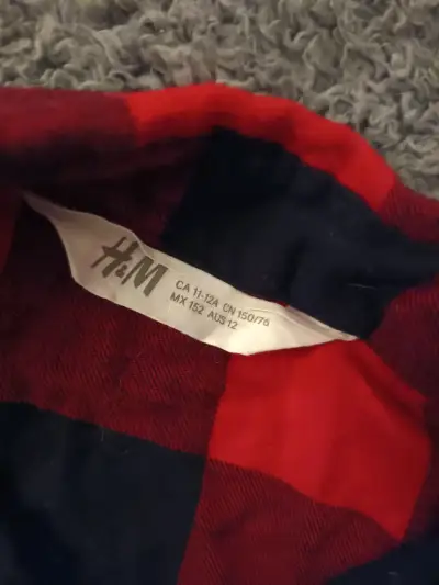 Camisa de franela a cuadros roja y negra H&M - miniatura 2