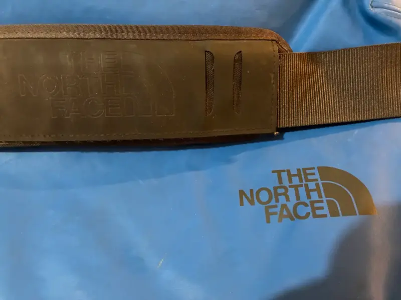 Bolso impermeable azul The North Face - 2