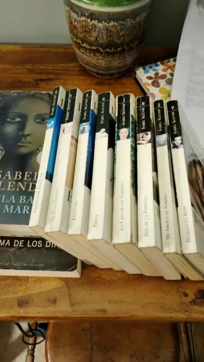 Colección de libros de Isabel Allende - miniatura 2