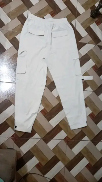 Pantalones cargo unisex color crema - miniatura 2