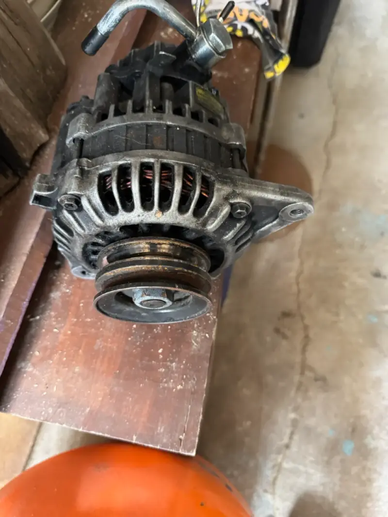 Alternador usado en buen estado - 1