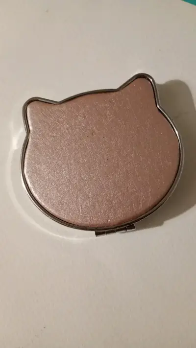 Espejo compacto con diseño de gato y brillo - miniatura 2