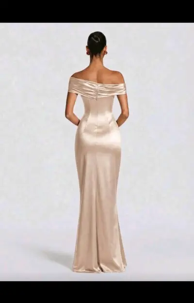 Vestido largo de fiesta dorado con hombros descubiertos - miniatura 4