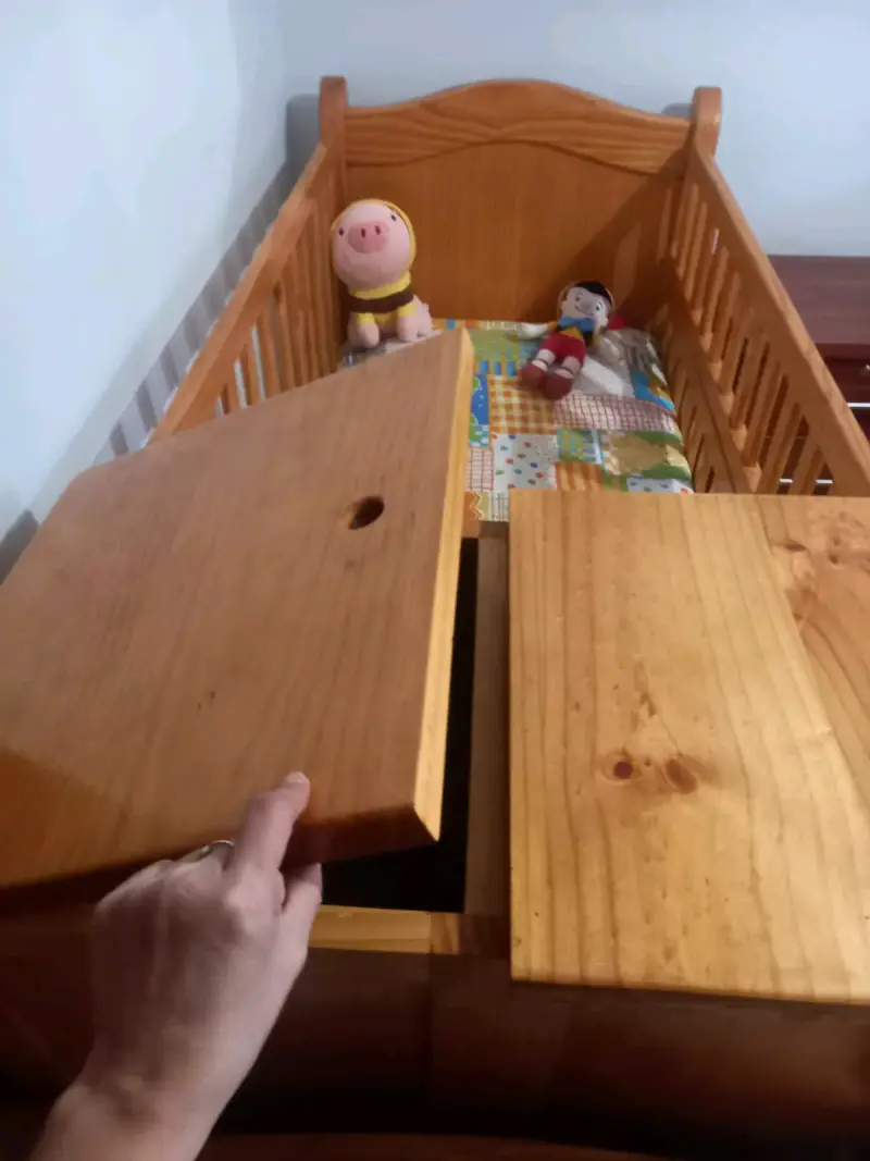 Cuna de madera raulí con cajonera integrada - 2