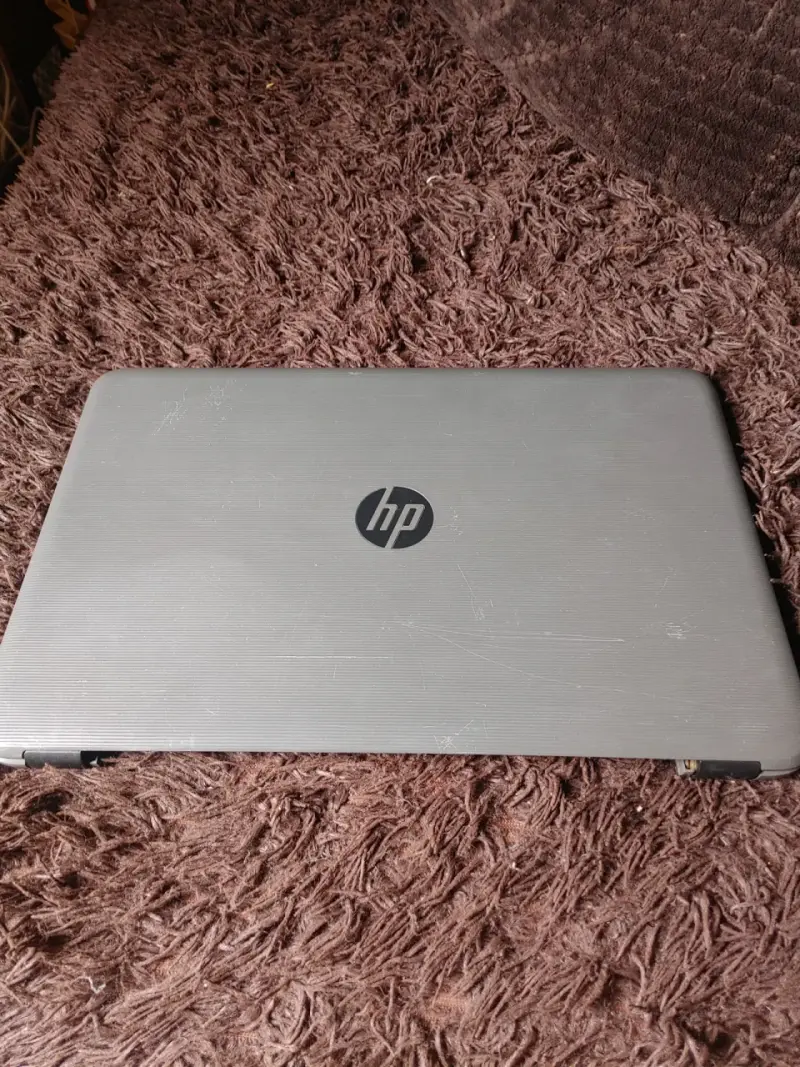 Laptop HP con procesador Intel Core i3 - 1