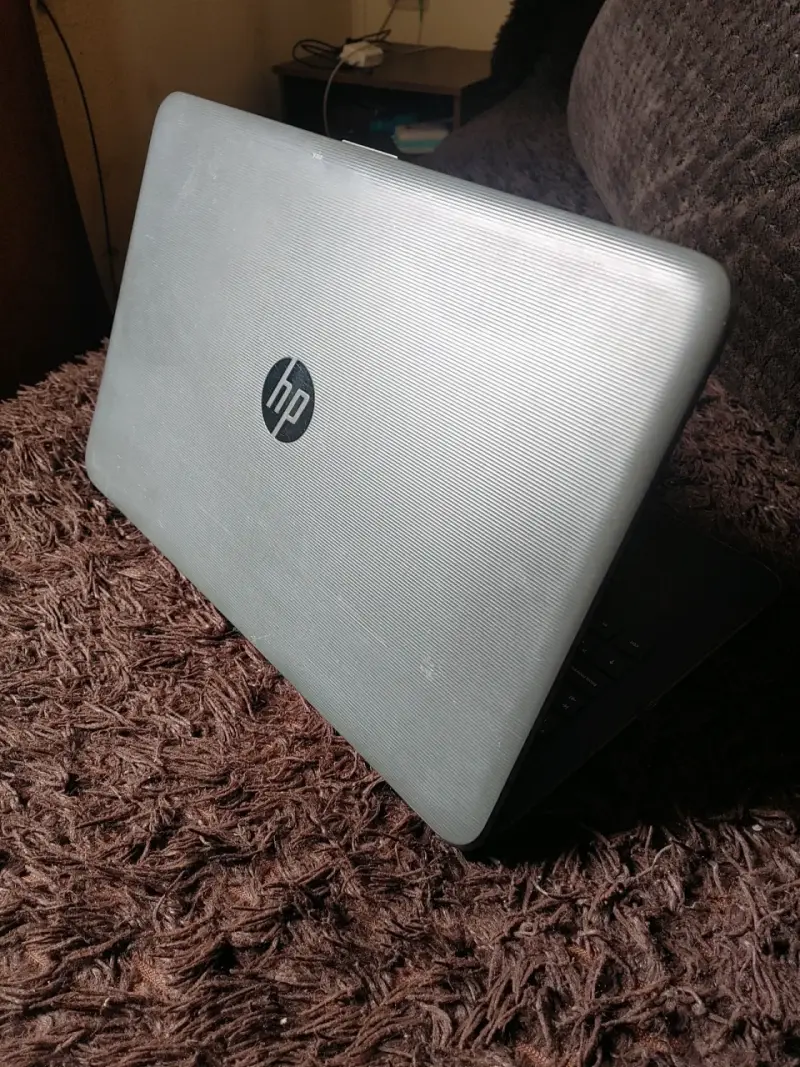 Laptop HP con procesador Intel Core i3 - 2